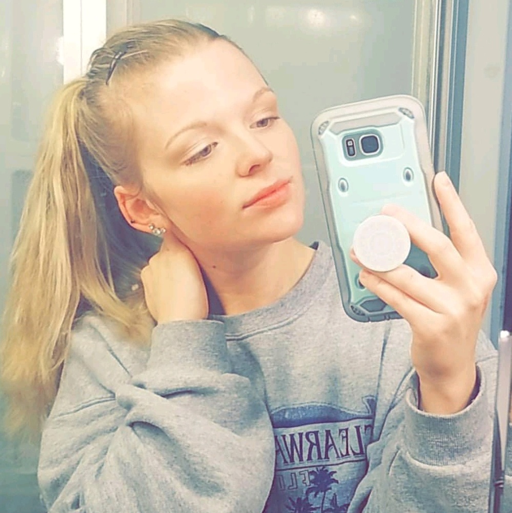 Meet your Posher, Olivia